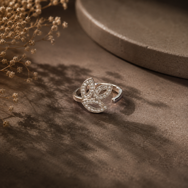Serene Leaf Ring